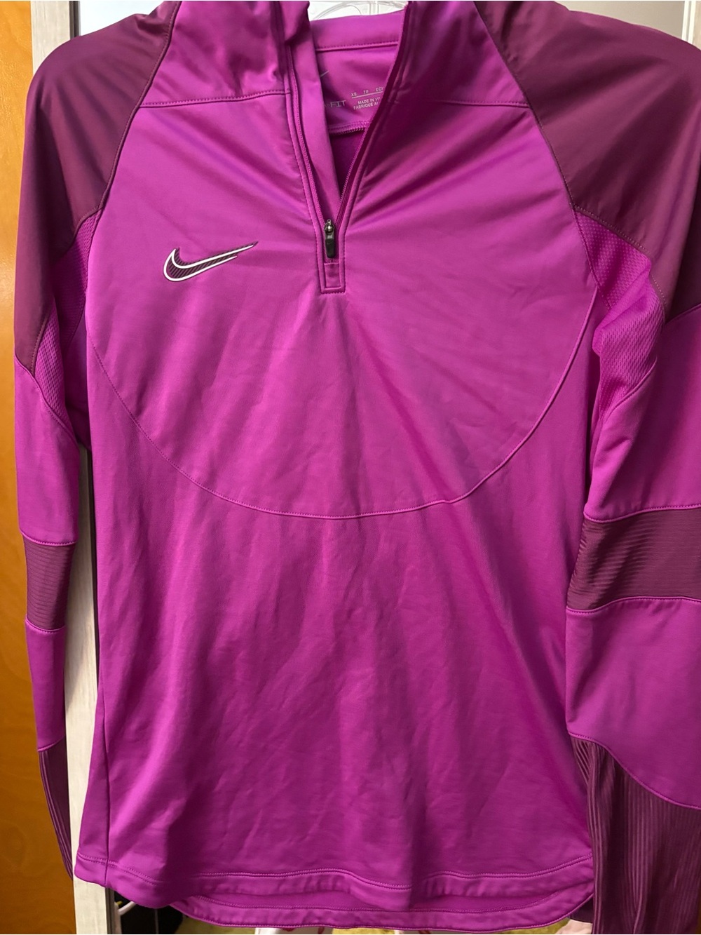 Nike Therma-FIT Women’s XS Fuchsia Berry 1/4 Zip Running Pullover Long Sleeve